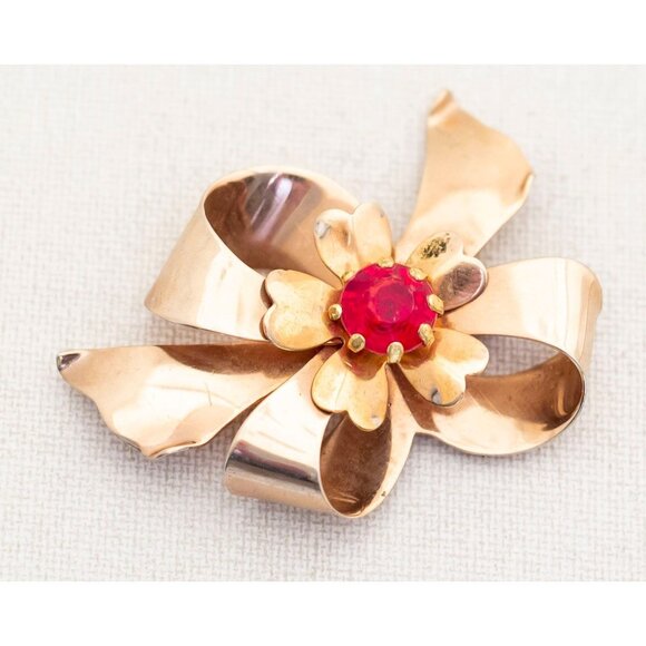 Vintage Intricate Ribbon Red Rhinestone Brooch, Gold Tone Brooch Pin - A11 - Picture 2 of 3